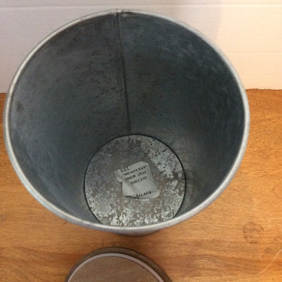 Ashland 2 Tins “Reindeer Treats” & “Elf Sweets Galvanized Tin NWT - Picture 6 of 15